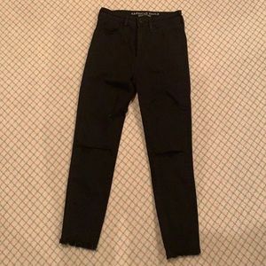 BLACK SKINNY JEANS (DISTRESSED AT BOTTOM)